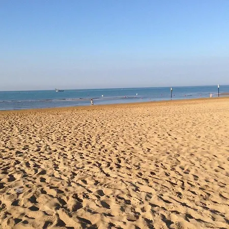 Апартаменти Peaceful Flat With Terrace And Wifi